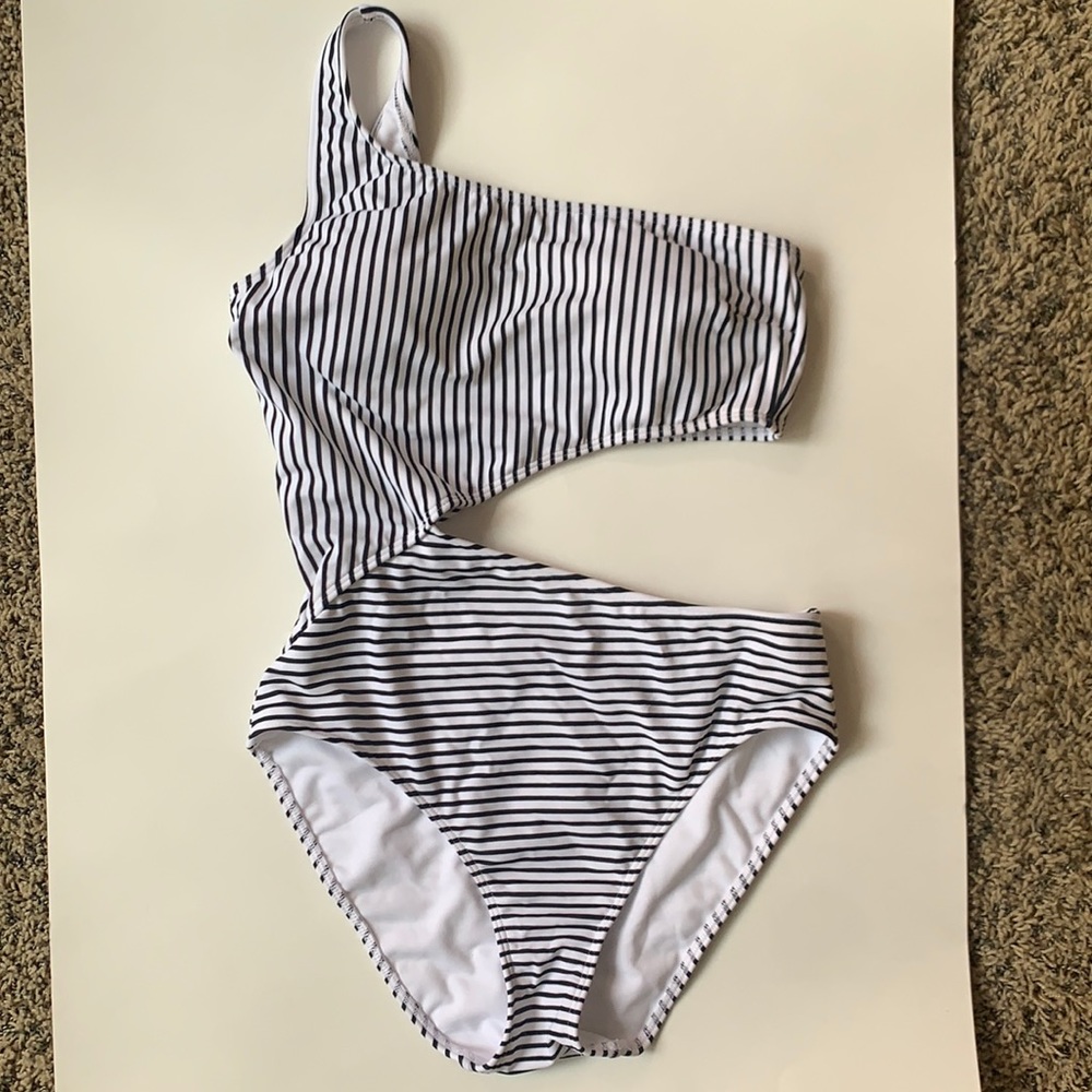 NWT Abercrombie striped Swimsuit Size Medium